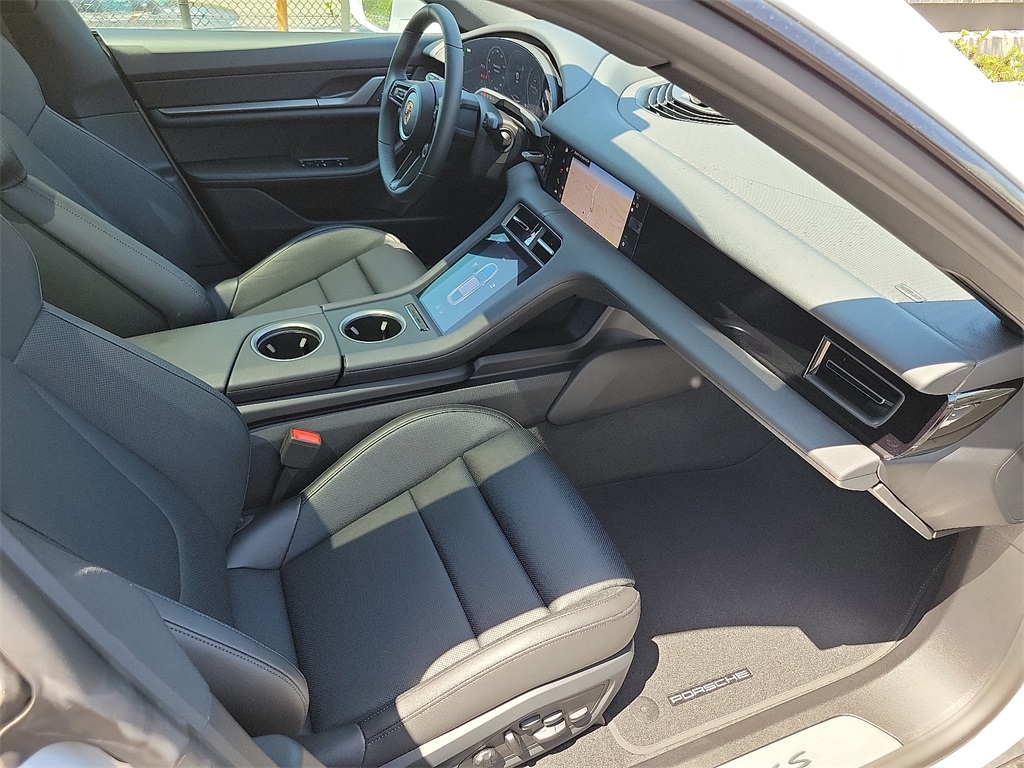 2025 Porsche Taycan 4S photo 25