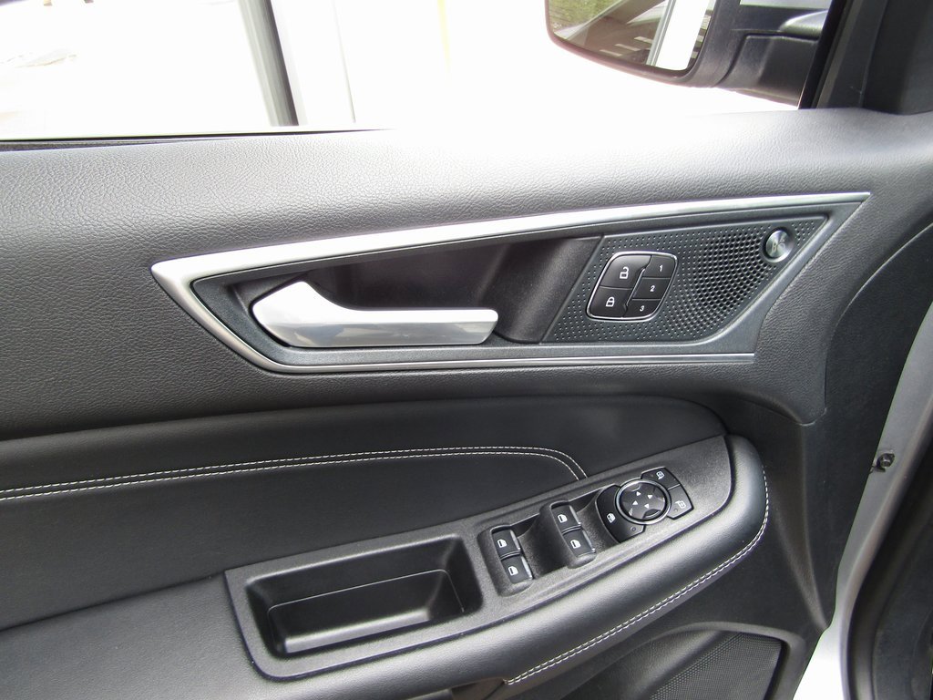 2024 Ford Edge Titanium photo 17