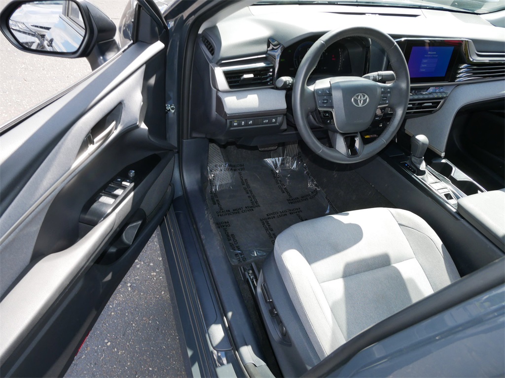 2025 Toyota Camry LE photo 9