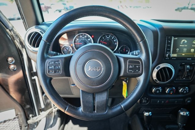 2015 Jeep Wrangler Unlimited Sahara photo 12
