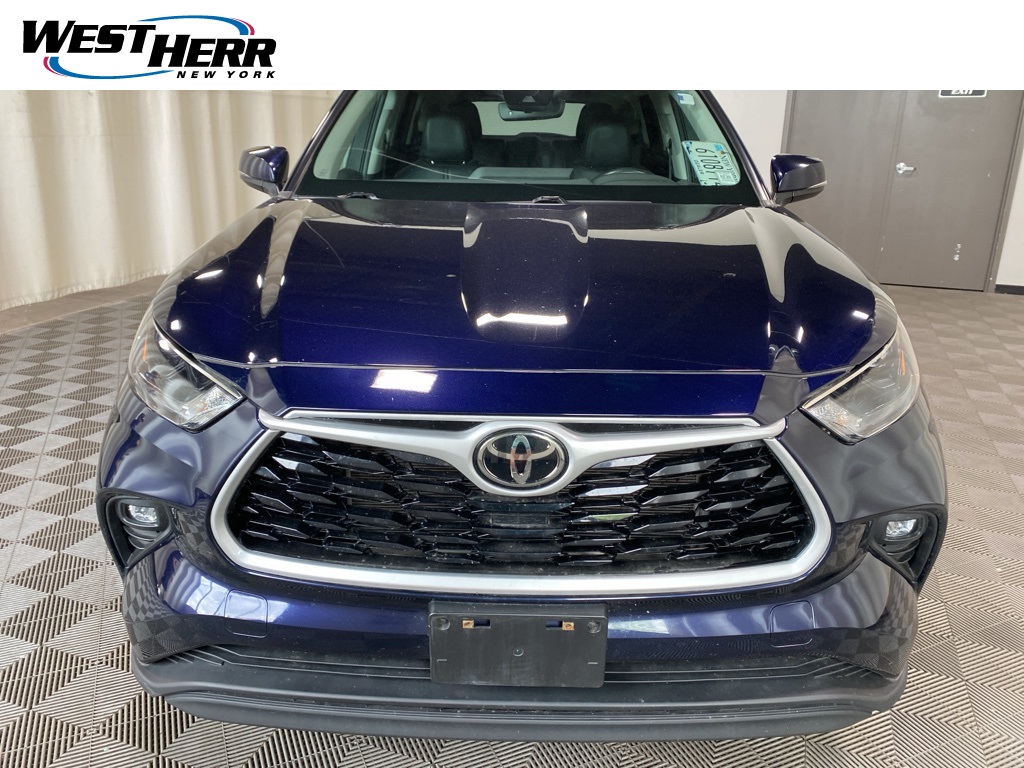 2023 Toyota Highlander XLE photo 2