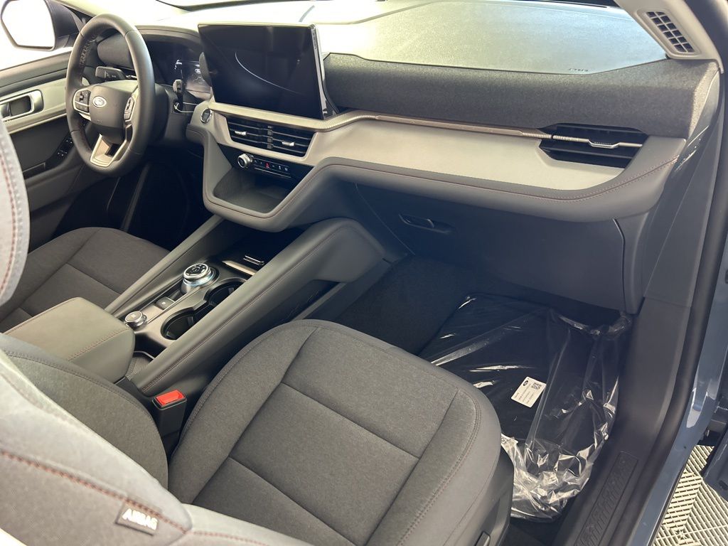 2025 Ford Explorer photo 21
