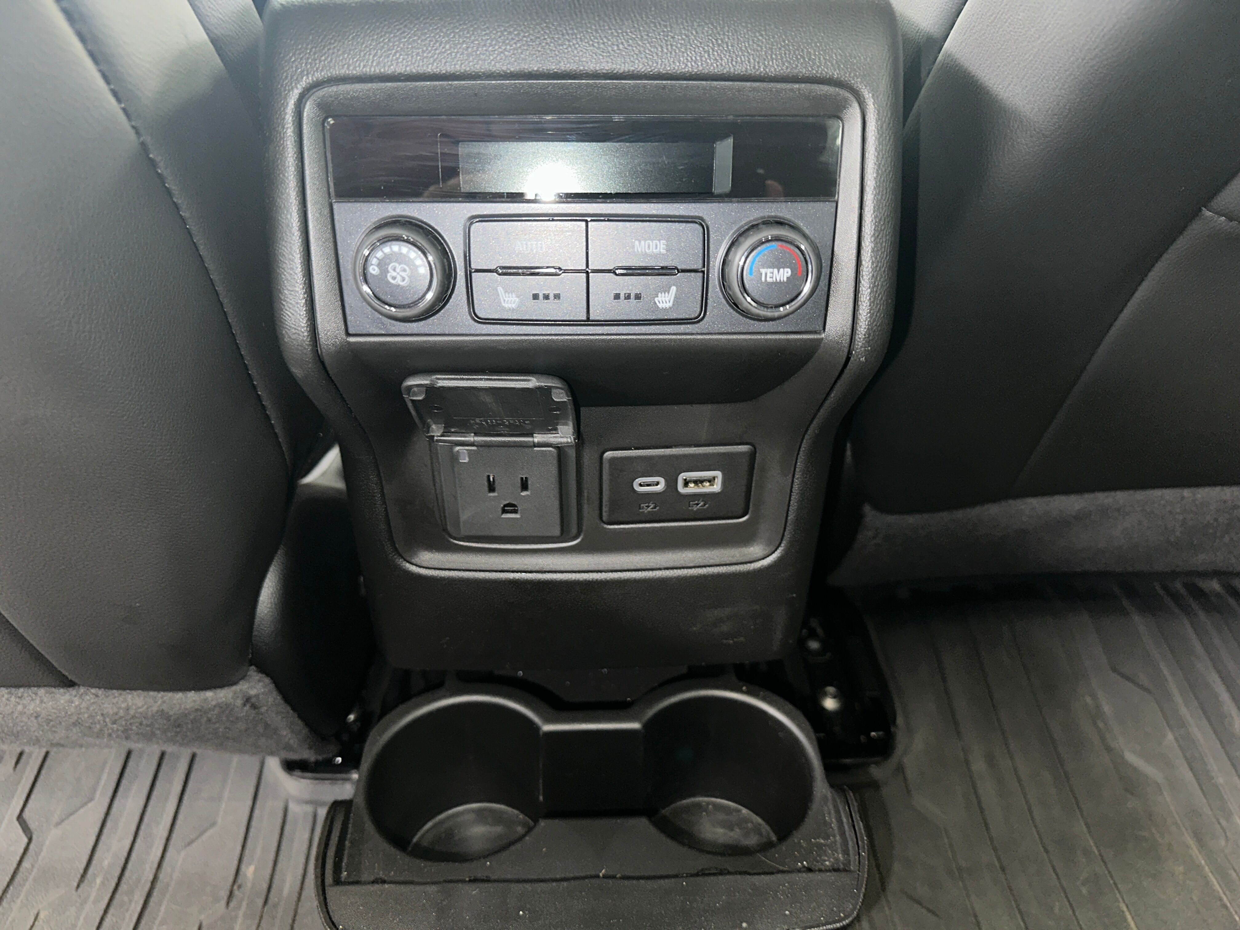 2023 Gmc Acadia AT4 photo 2