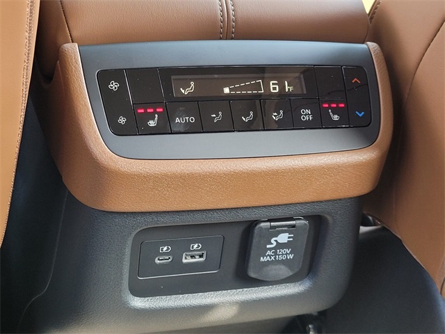 2025 Nissan Pathfinder Platinum photo 15