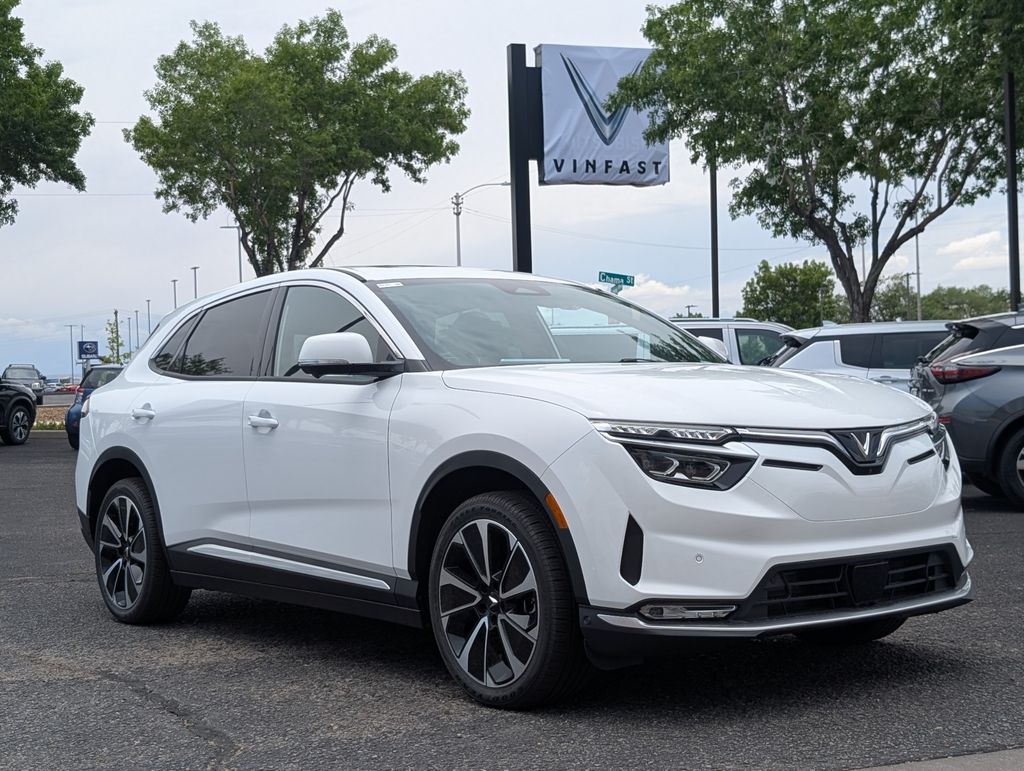 2025 VinFast VF 8 Plus's photo