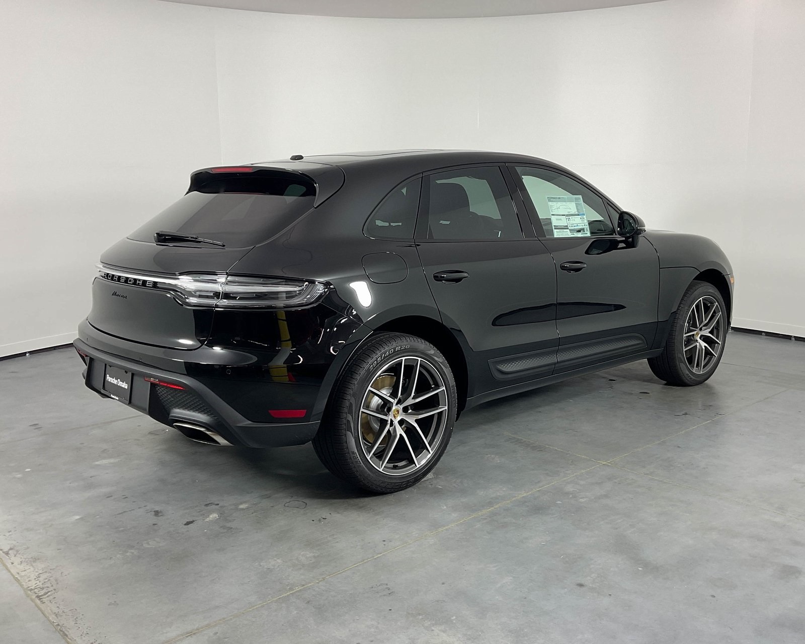 2026 Porsche Macan T photo 7