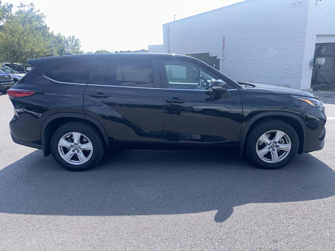 2023 Toyota Highlander L photo 4