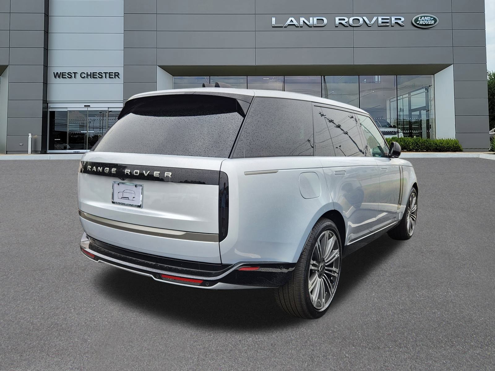 2025 Land Rover Range Rover SE photo 2
