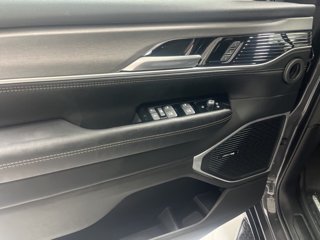 2025 Jeep Wagoneer Overland Series II photo 3