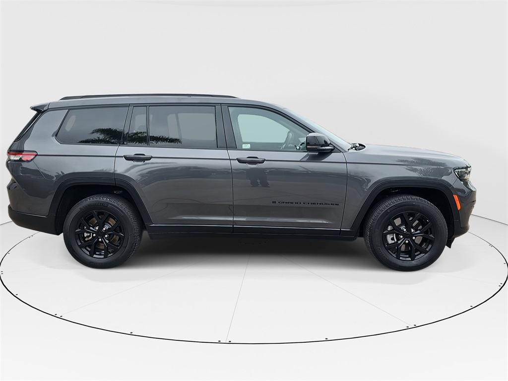 2024 Jeep Grand Cherokee Altitude photo 2