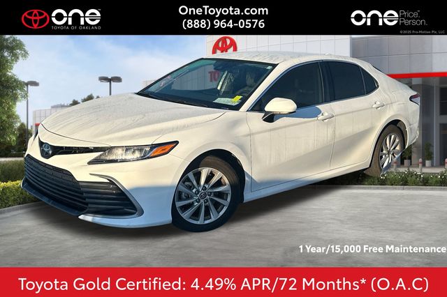 2024 Toyota Camry LE's photo