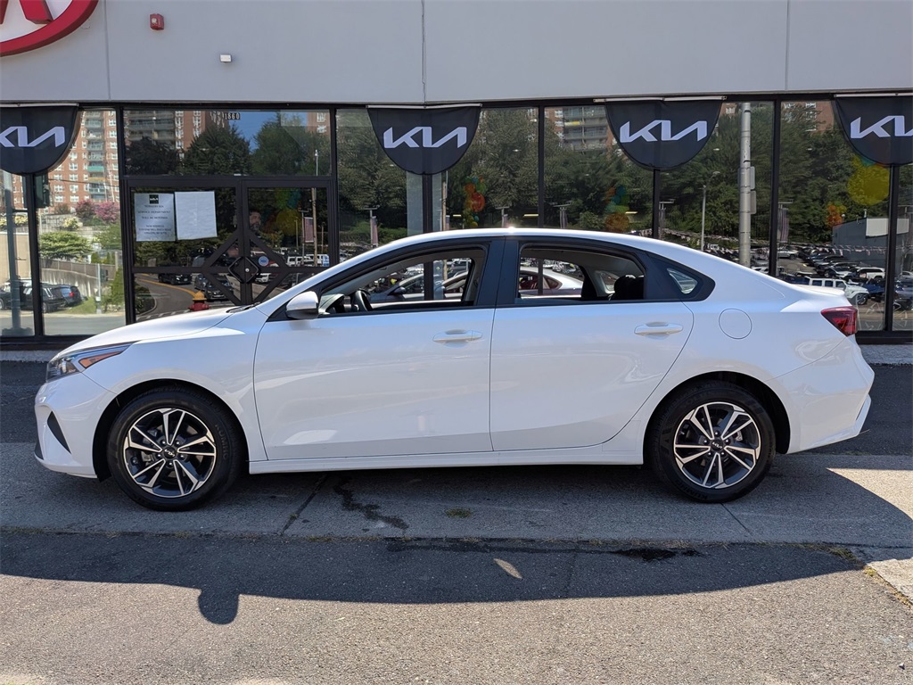 2023 Kia Forte LXS photo 9