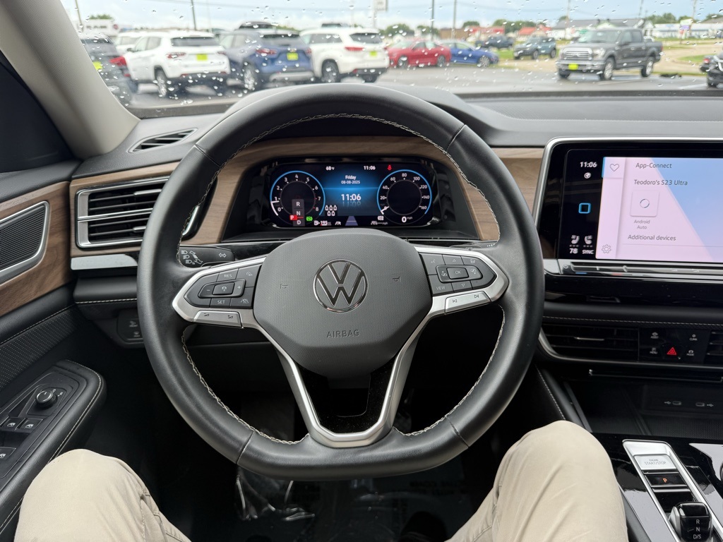 2024 Volkswagen Atlas SE Technology photo 23