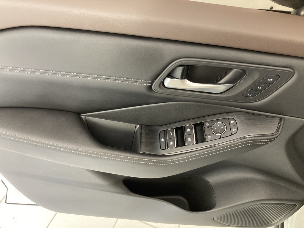 2023 Nissan Rogue SL photo 11