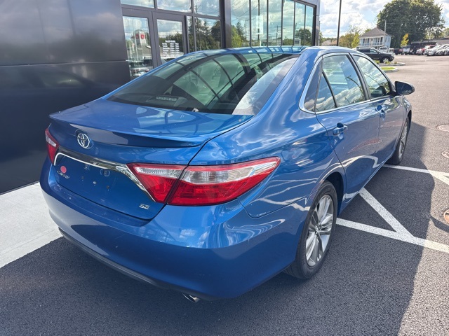 2017 Toyota Camry SE photo 3
