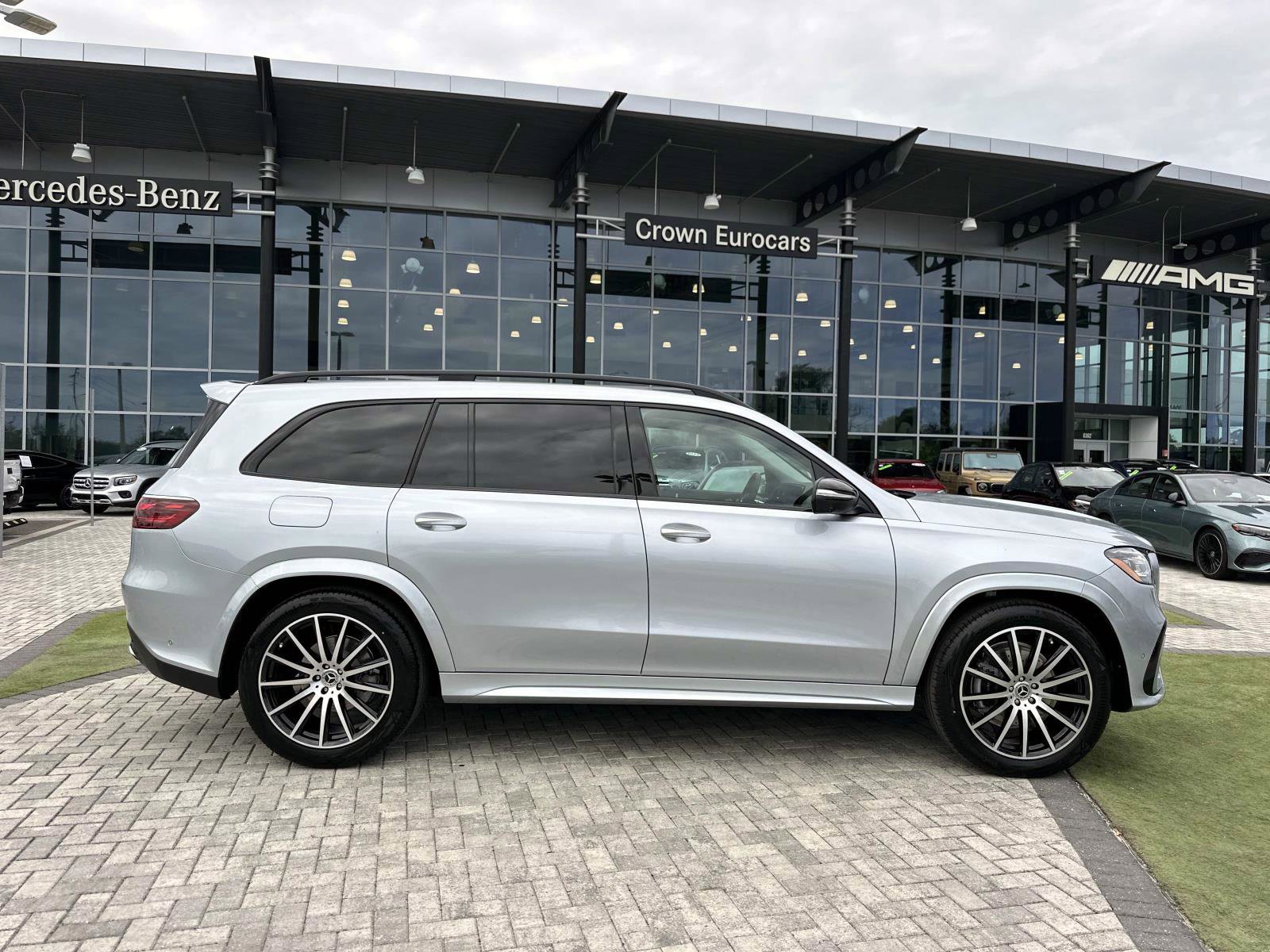 2026 Mercedes Benz GLS 450 4MATIC photo 3