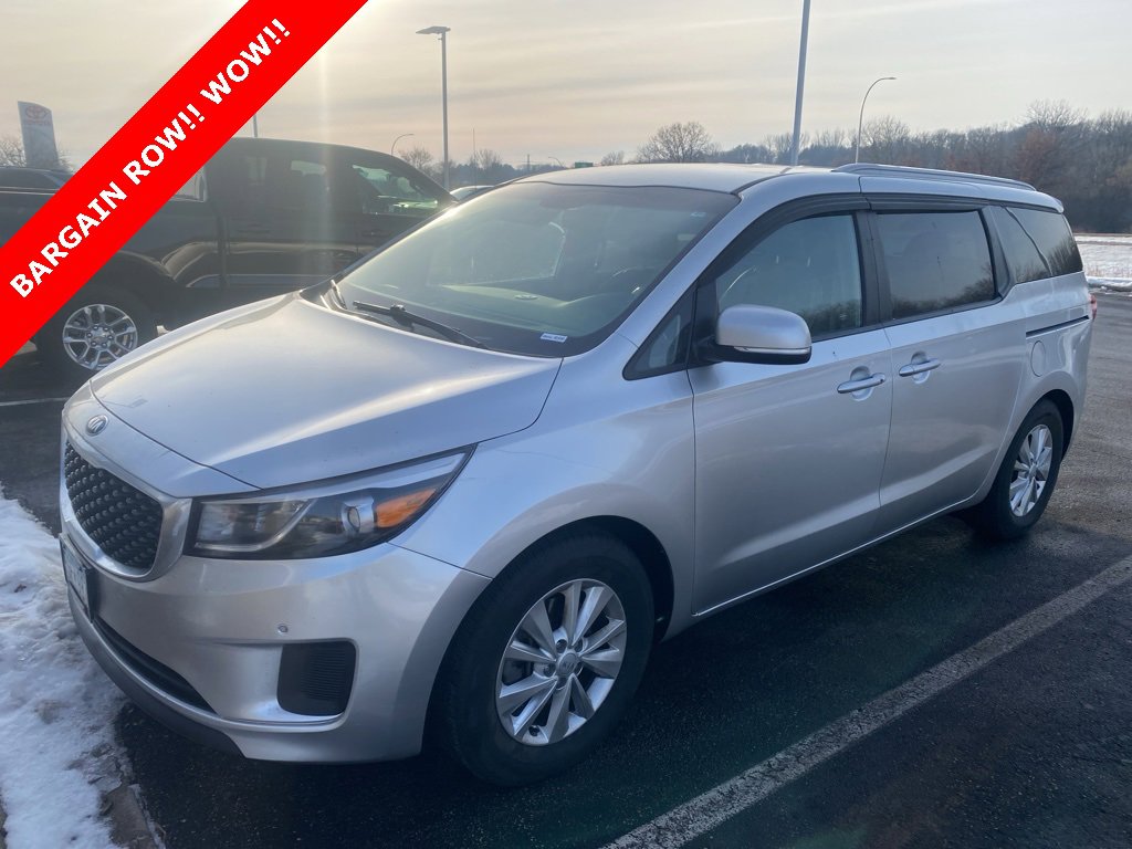 2017 Kia Sedona LX's photo