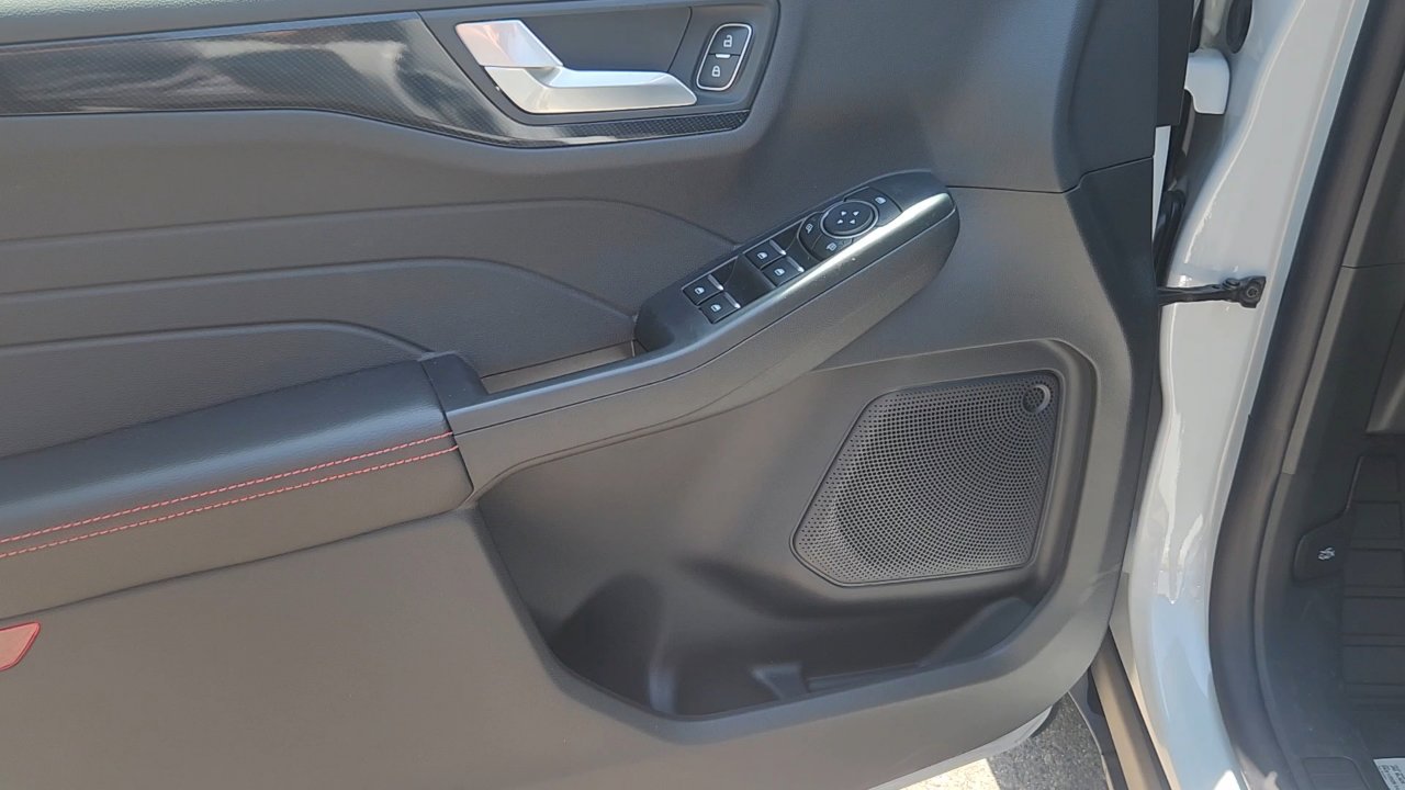 2025 Ford Escape ST-Line photo 9