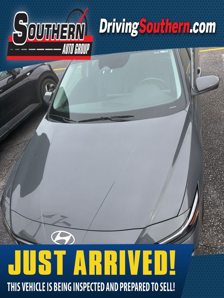 2024 Hyundai Elantra Limited's photo