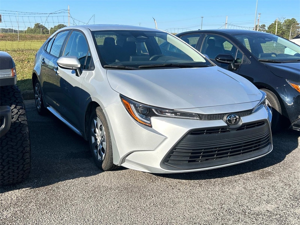 Used 2023 Toyota Corolla LE with VIN 5YFB4MDE0PP024941 for sale in Northfield, Minnesota