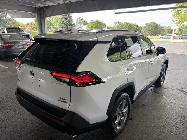 2023 Toyota RAV4 Hybrid XLE photo 5