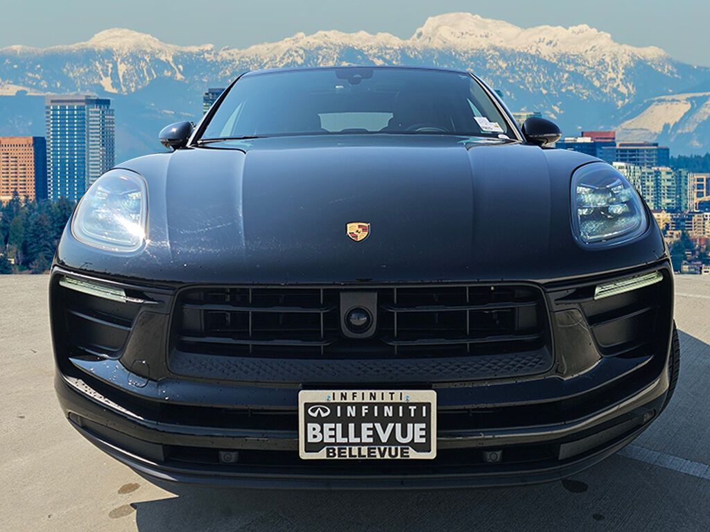 2024 Porsche Macan T photo 3