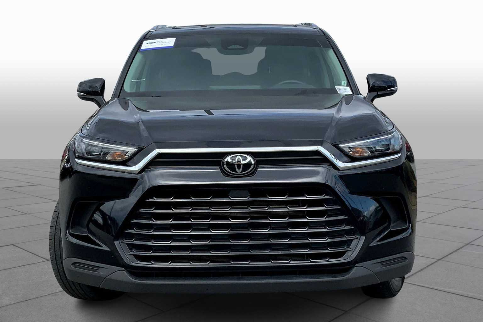 2024 Toyota Highlander Hybrid XLE photo 2