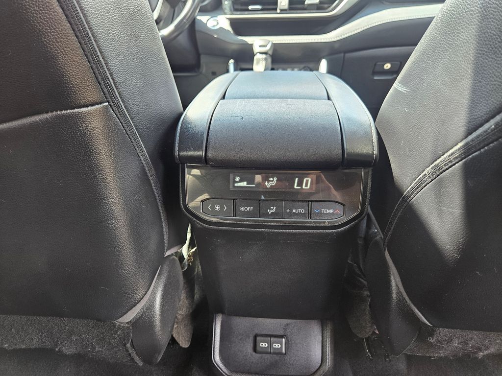 2022 Toyota Highlander XLE photo 33