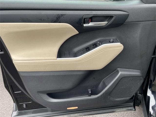 2023 Toyota Highlander L photo 9