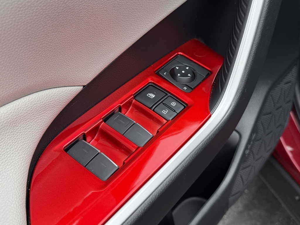 2023 Toyota RAV4 Hybrid XLE photo 13