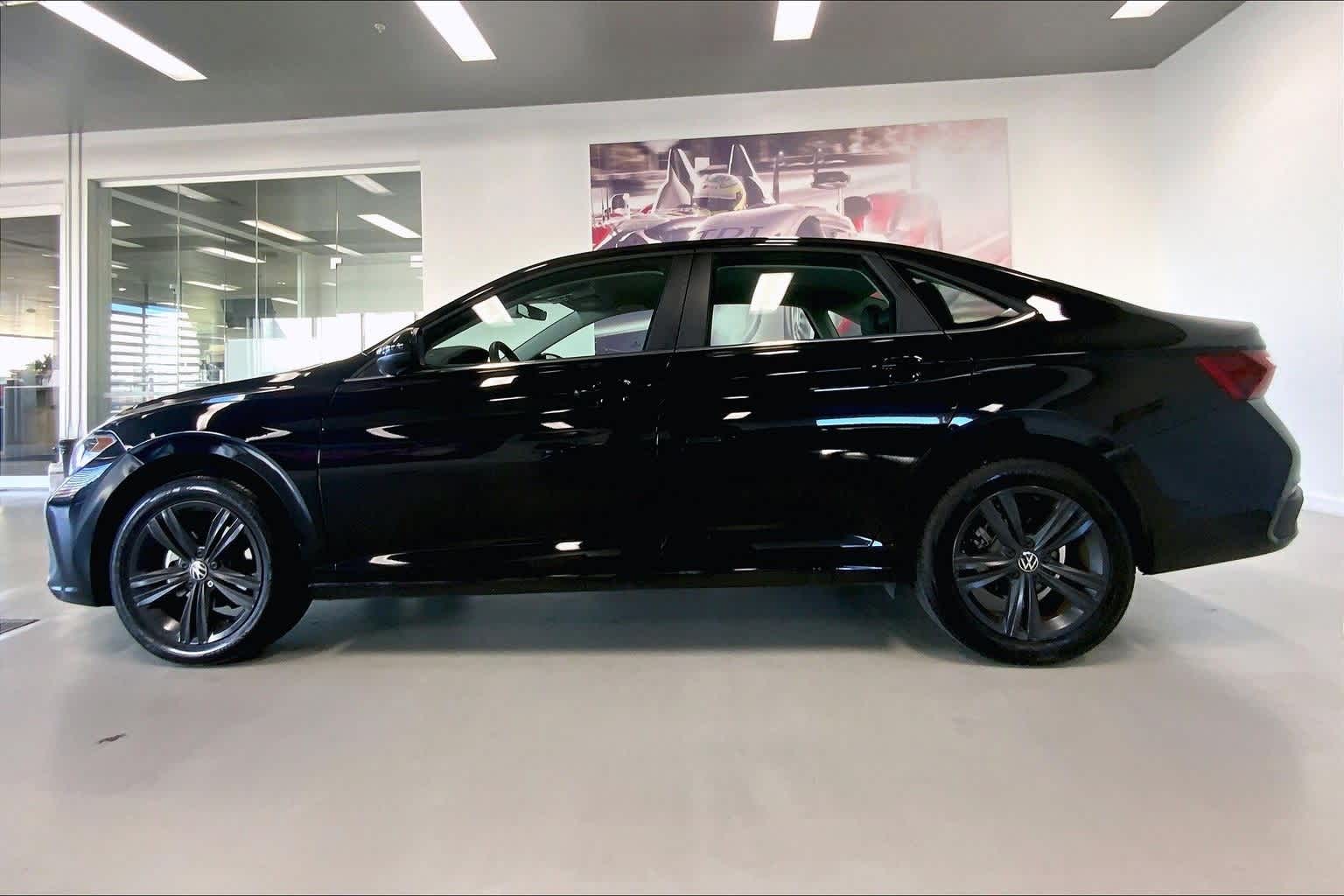 2024 Volkswagen Jetta SE photo 3