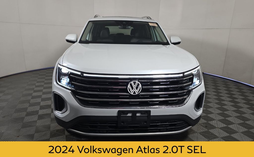 2024 Volkswagen Atlas SEL photo 2