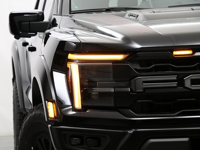2025 Ford F-150 Raptor photo 4