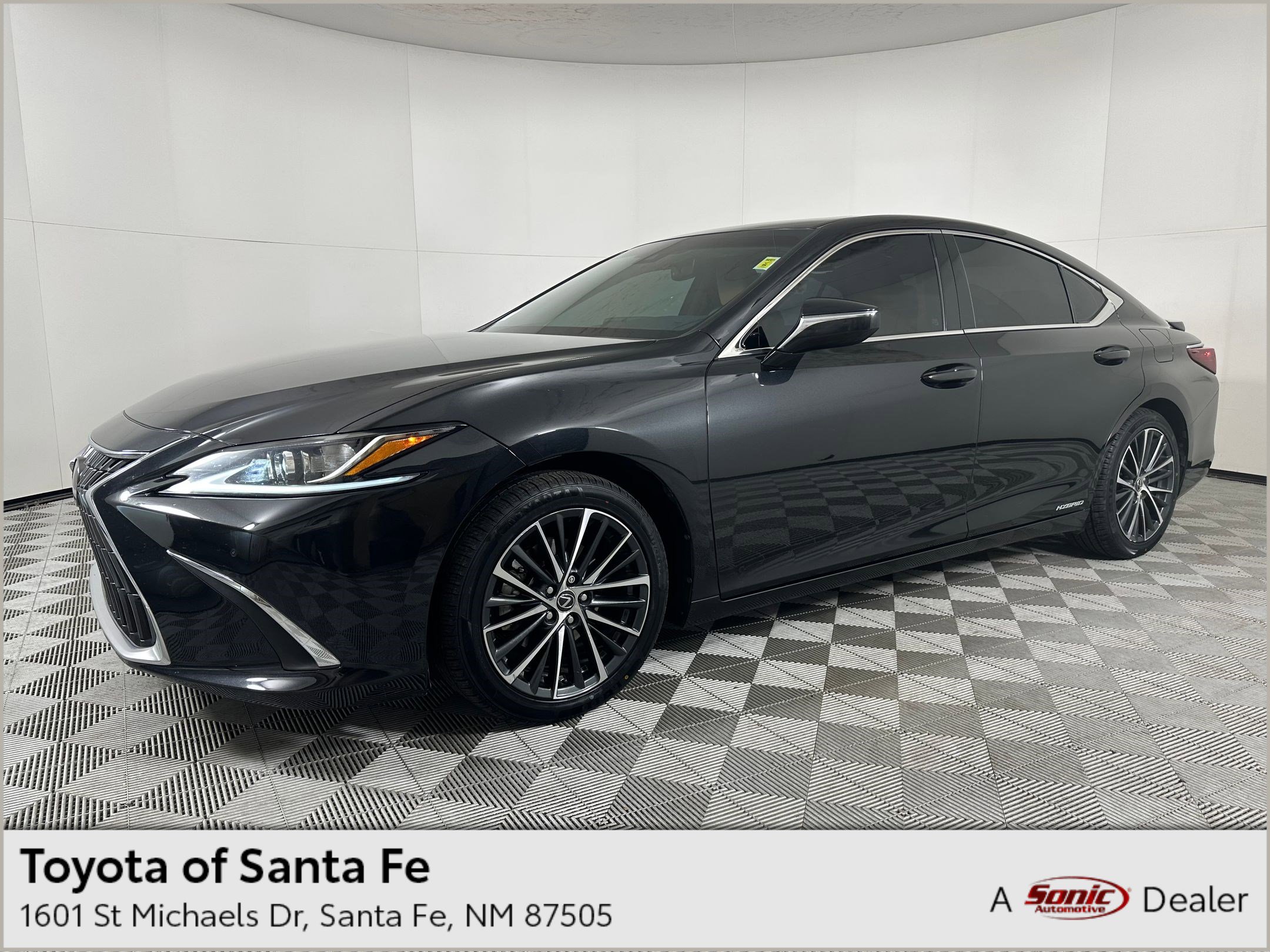 2022 Lexus ES Hybrid 300h's photo