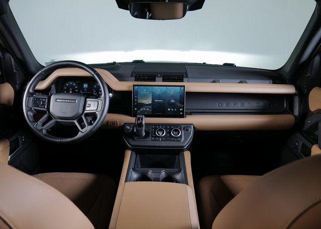 2025 Land Rover Defender 110 X-Dynamic SE photo 4