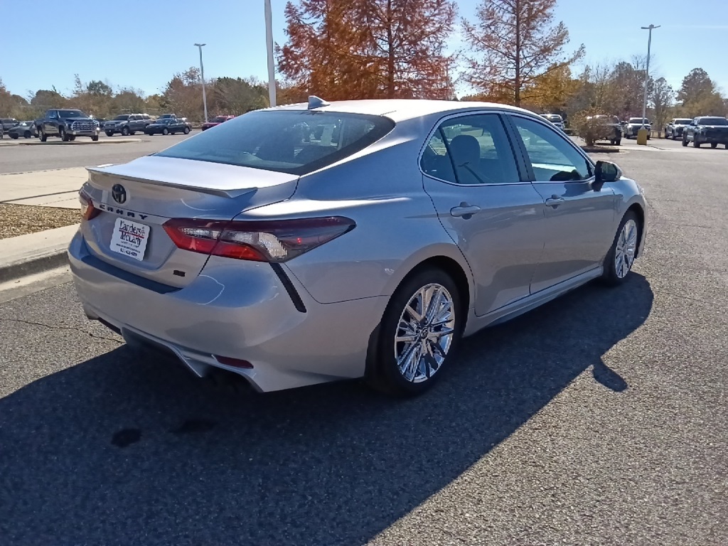 2024 Toyota Camry SE photo 3