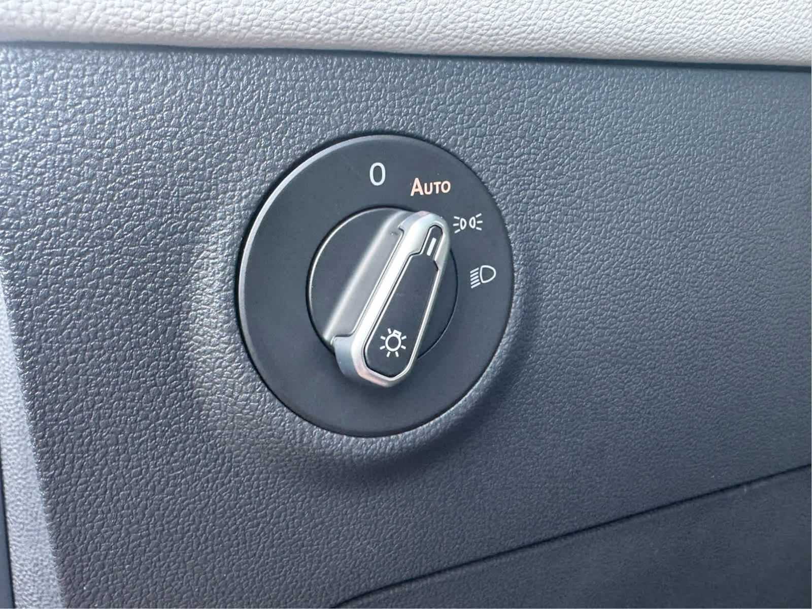 2025 Volkswagen Taos S photo 13