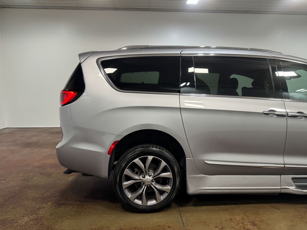 2018 Chrysler Pacifica Limited photo 36