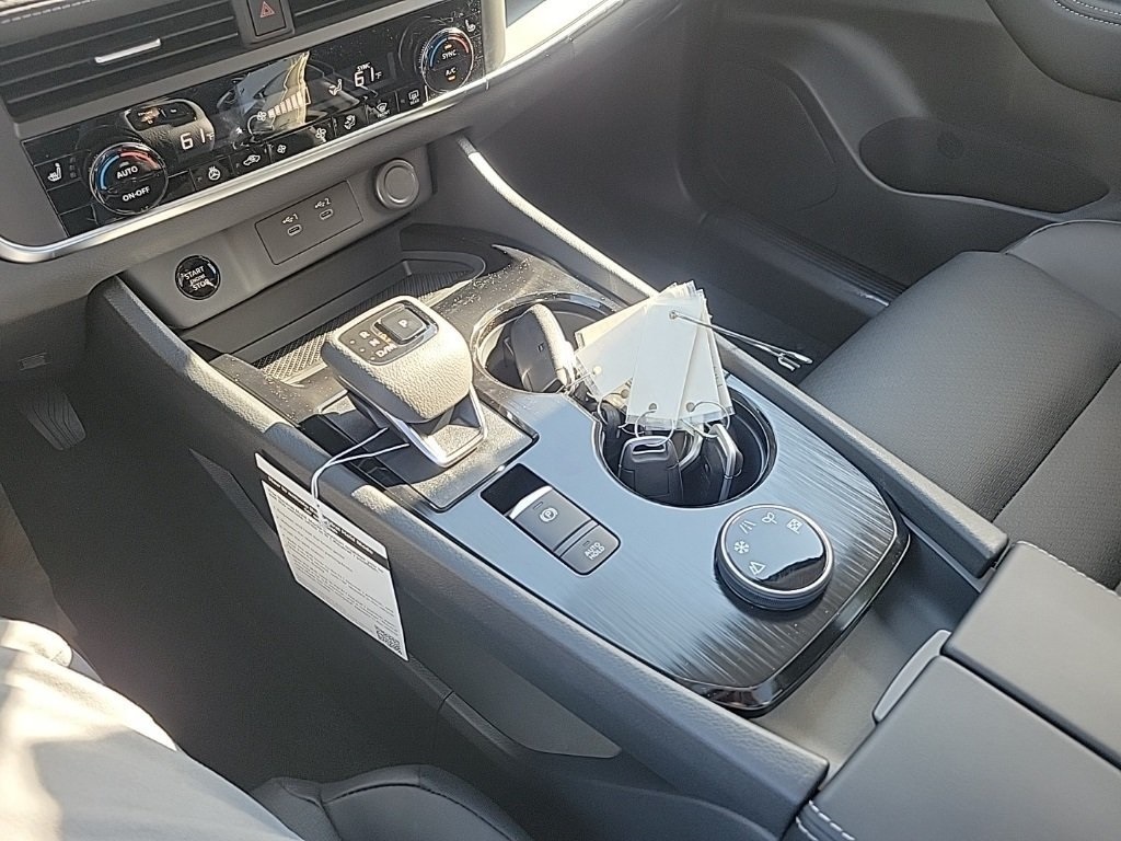 2026 Nissan Rogue SV photo 8