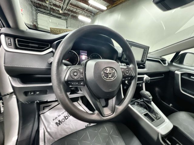 2022 Toyota RAV4 XLE photo 6
