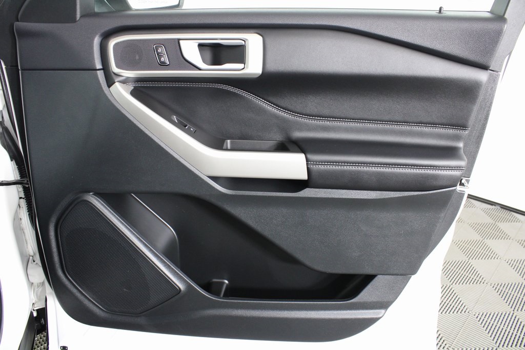 2023 Ford Explorer XLT photo 4