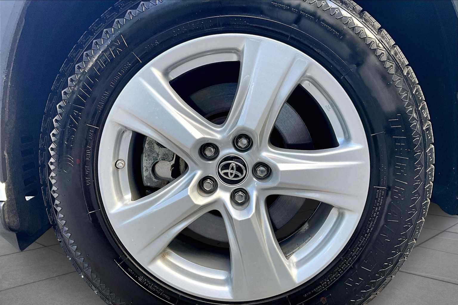 2023 Toyota Highlander LE photo 10