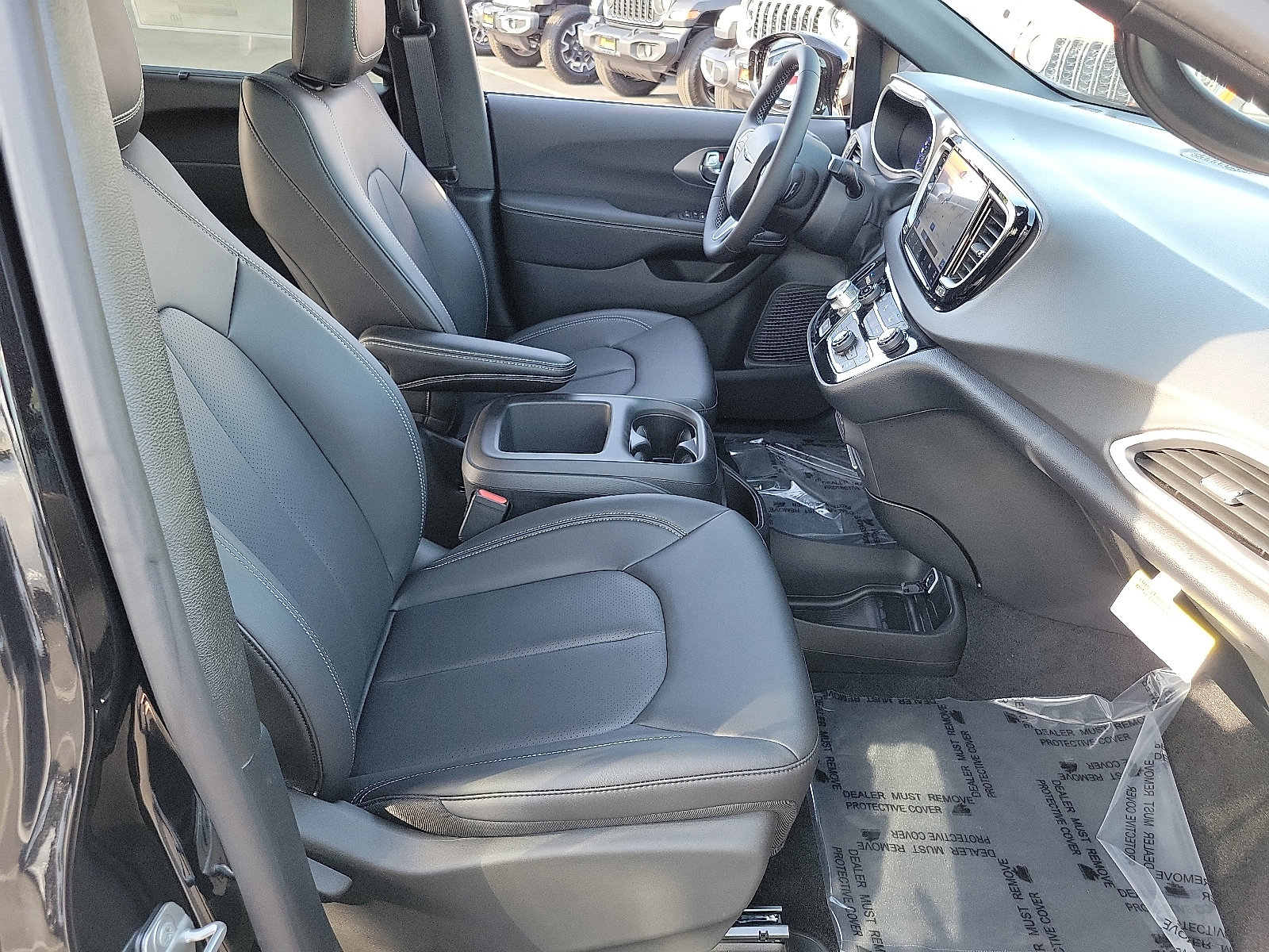 2025 Chrysler Voyager LX photo 13