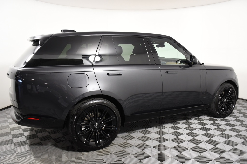 2025 Land Rover Range Rover SE photo 7