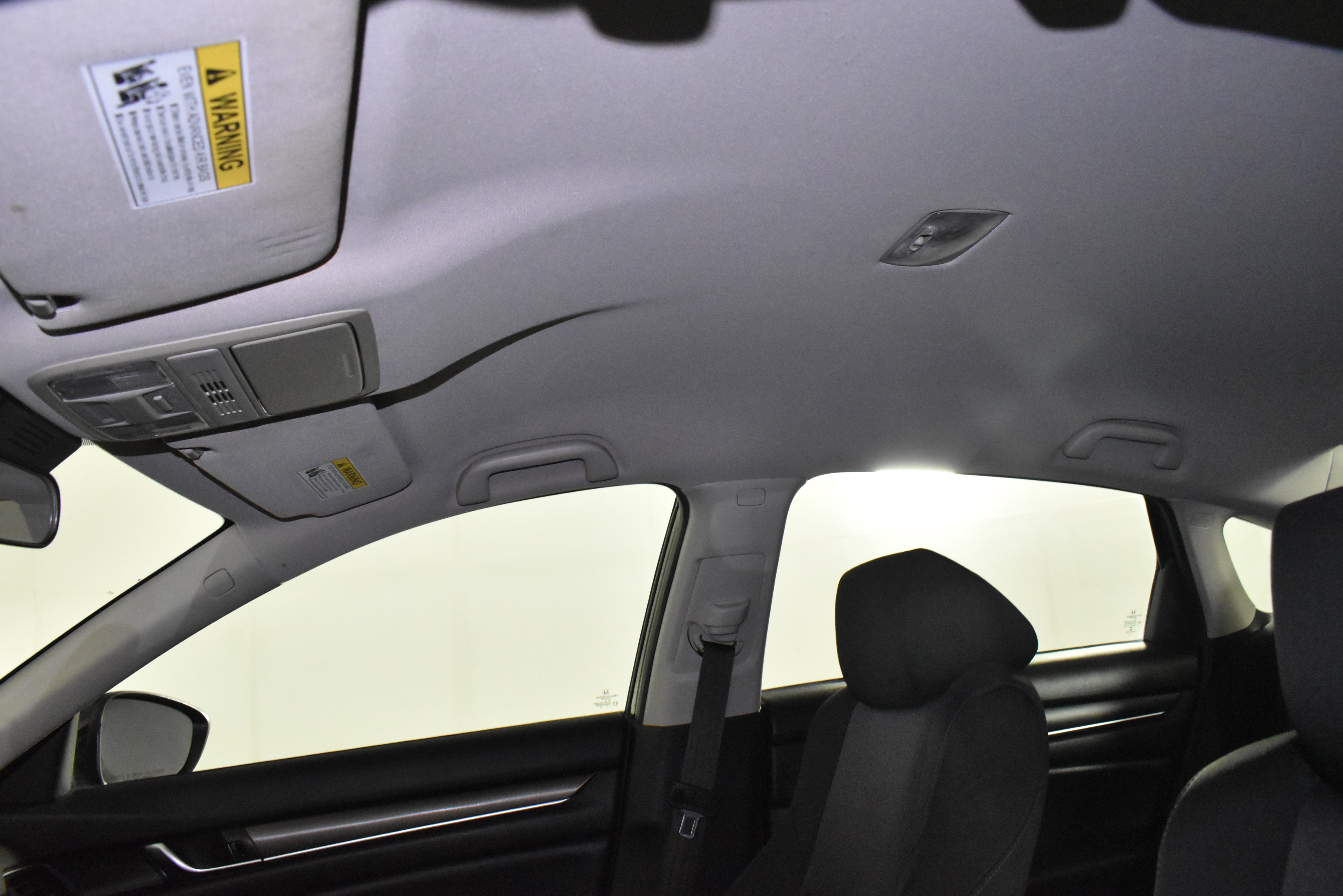 2019 Honda Accord LX 1.5T photo 4