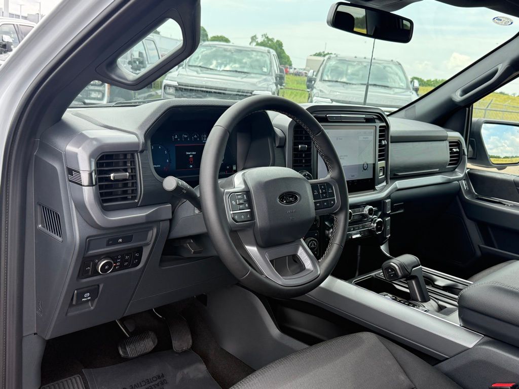 2025 Ford F-150 XLT photo 3