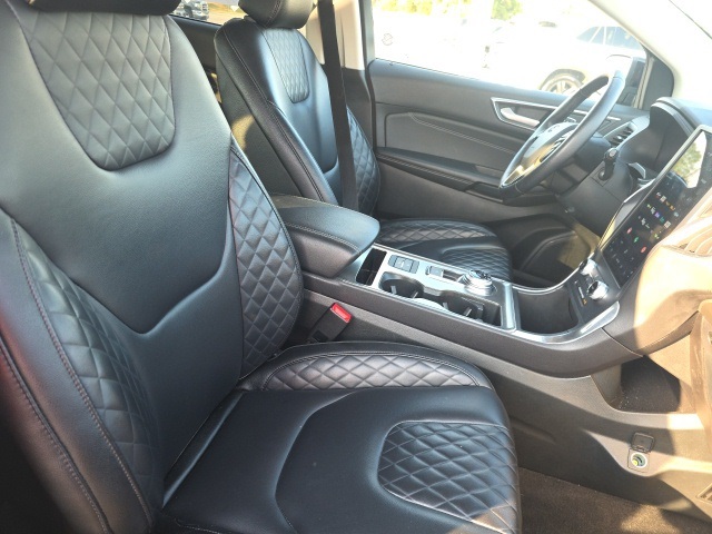 2024 Ford Edge Titanium photo 14