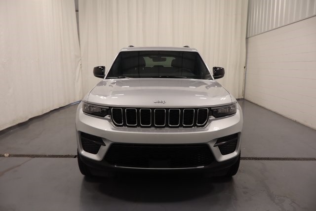 2025 Jeep Grand Cherokee Laredo photo 3