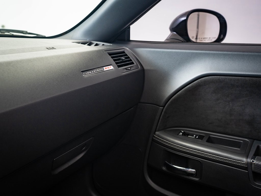 2009 Dodge Challenger SRT8 photo 28