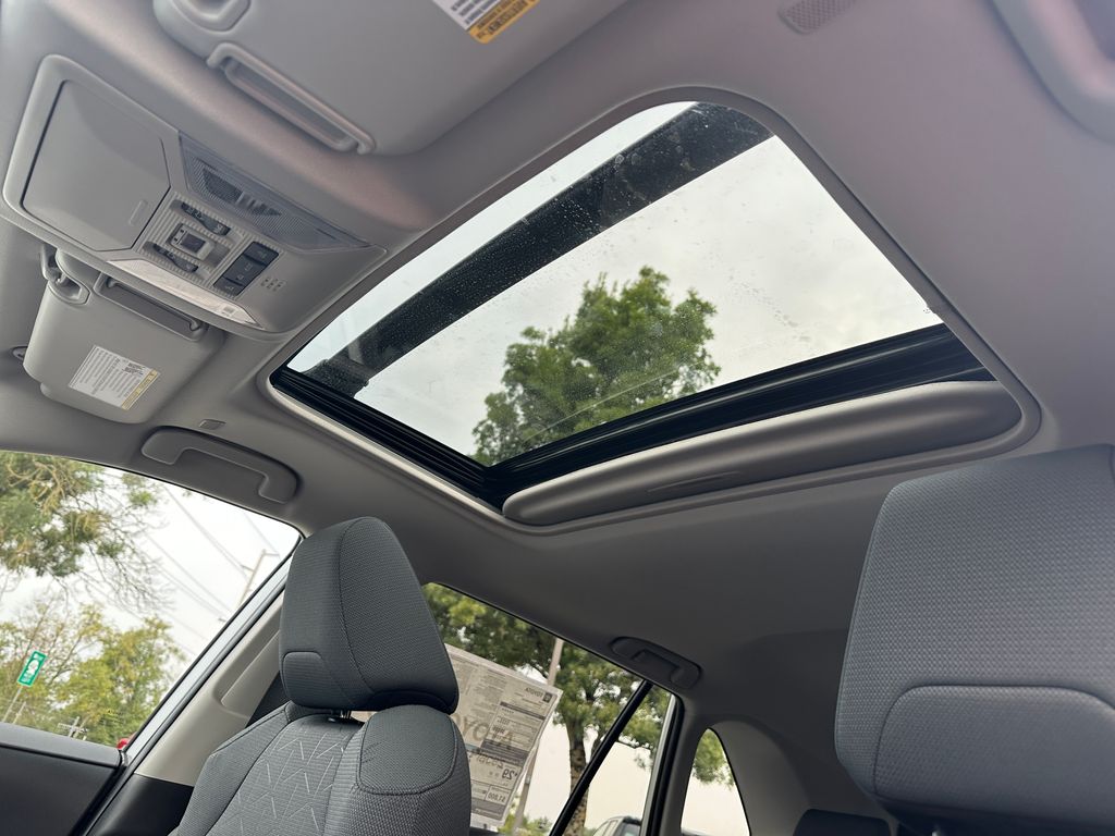 2025 Toyota RAV4 XLE photo 20